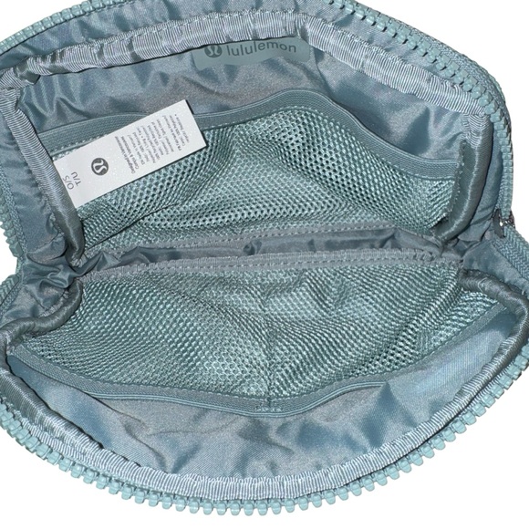 Lululemon Everywhere Belt Bag Knit Mesh Crater Blue, 1L NWT - Picture 3 of 4